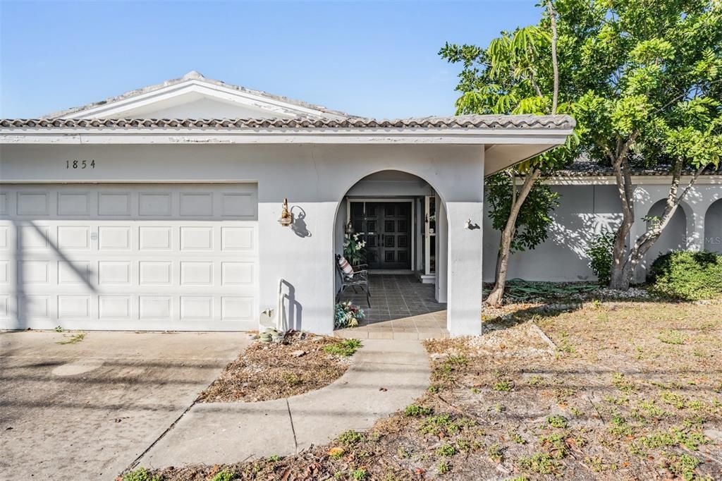 En Venta: $949,900 (4 camas, 2 baños, 2519 Pies cuadrados)