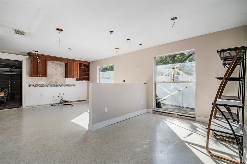 En Venta: $949,900 (4 camas, 2 baños, 2519 Pies cuadrados)