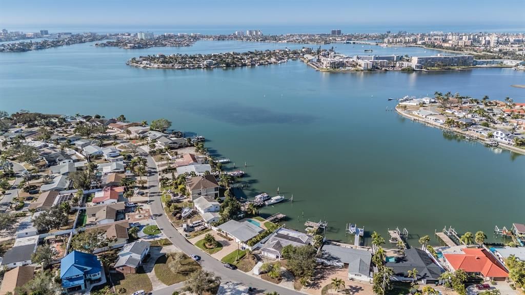 En Venta: $949,900 (4 camas, 2 baños, 2519 Pies cuadrados)