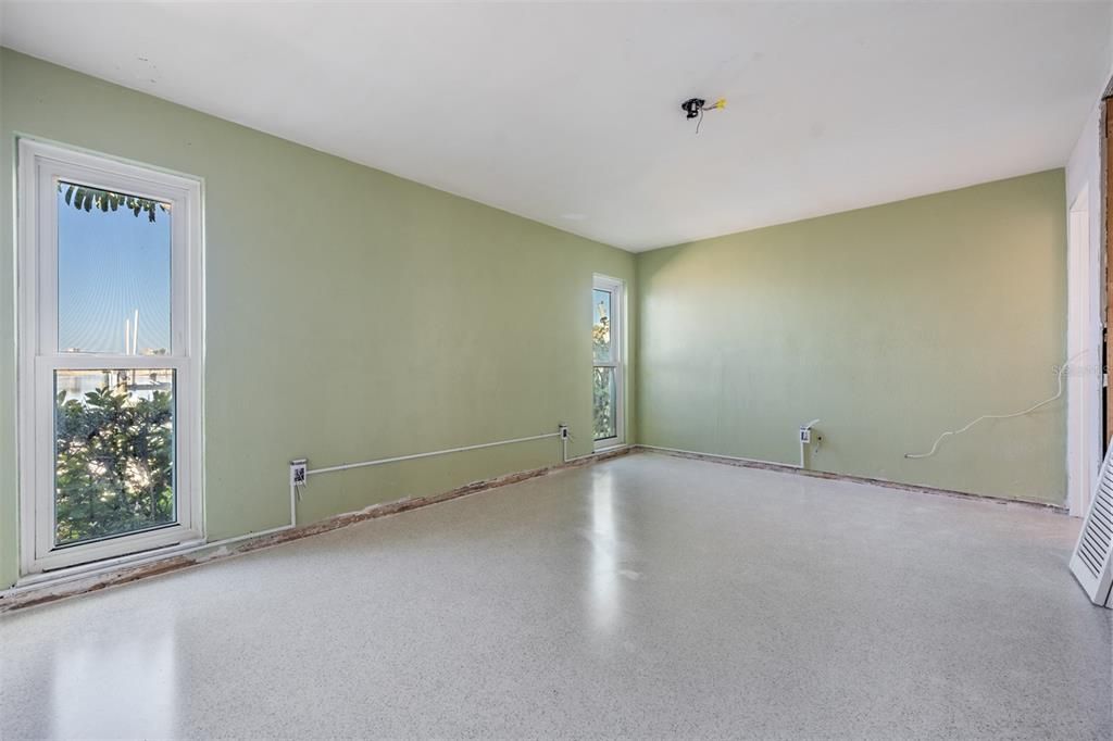 En Venta: $949,900 (4 camas, 2 baños, 2519 Pies cuadrados)