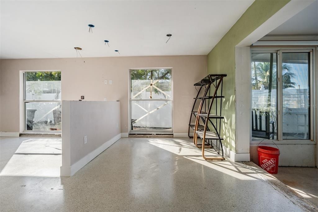En Venta: $949,900 (4 camas, 2 baños, 2519 Pies cuadrados)