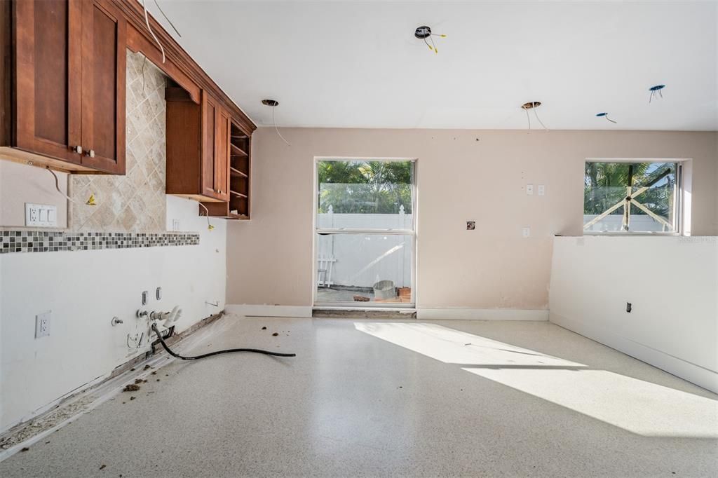 En Venta: $949,900 (4 camas, 2 baños, 2519 Pies cuadrados)