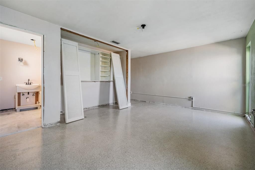 En Venta: $949,900 (4 camas, 2 baños, 2519 Pies cuadrados)