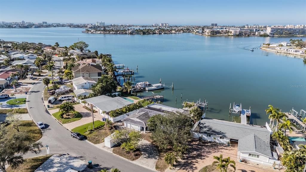 En Venta: $949,900 (4 camas, 2 baños, 2519 Pies cuadrados)
