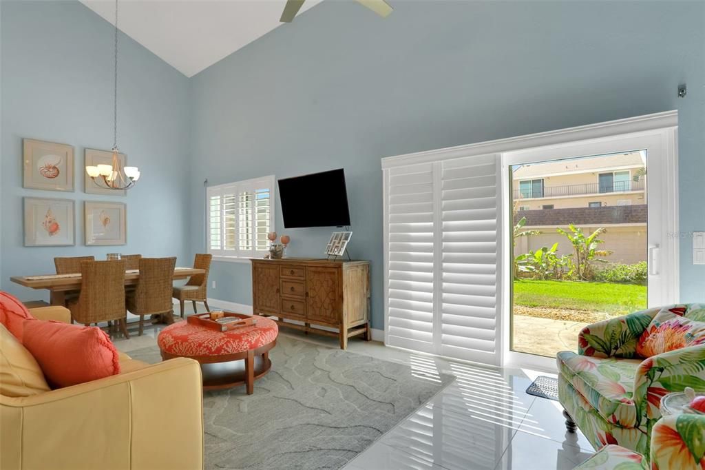 For Sale: $440,000 (2 beds, 2 baths, 1270 Square Feet)
