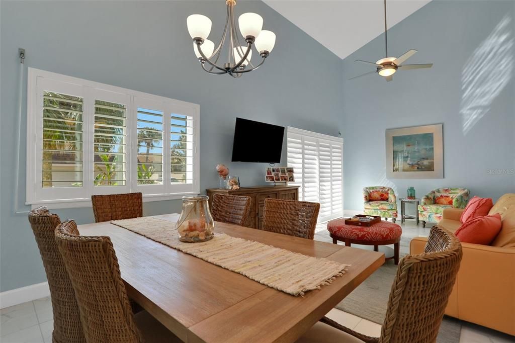 For Sale: $440,000 (2 beds, 2 baths, 1270 Square Feet)
