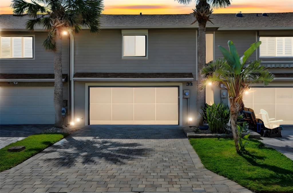 For Sale: $440,000 (2 beds, 2 baths, 1270 Square Feet)
