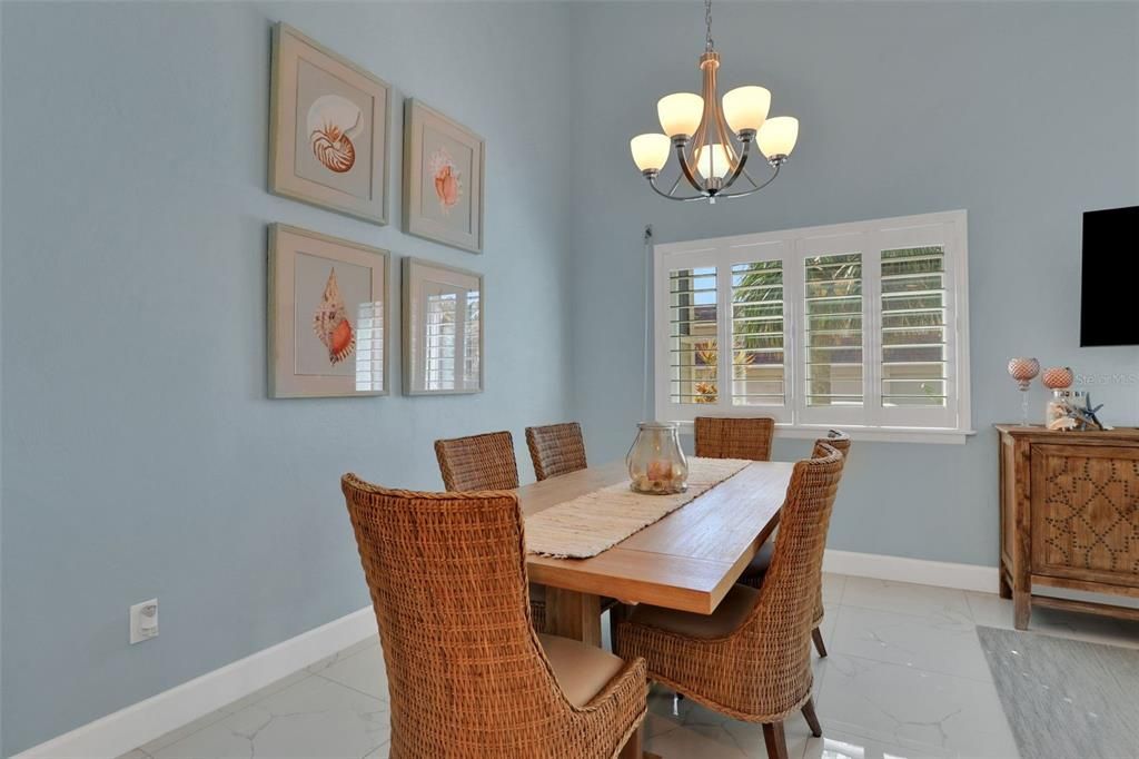 For Sale: $440,000 (2 beds, 2 baths, 1270 Square Feet)