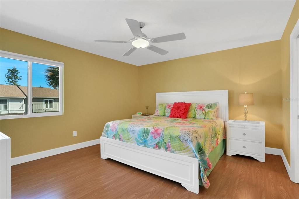 For Sale: $440,000 (2 beds, 2 baths, 1270 Square Feet)