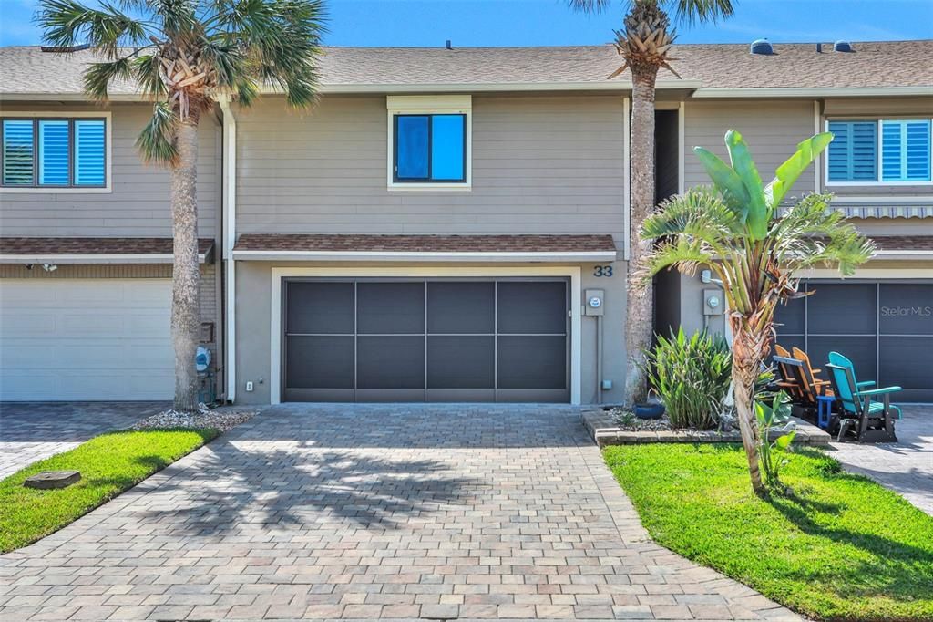 For Sale: $440,000 (2 beds, 2 baths, 1270 Square Feet)