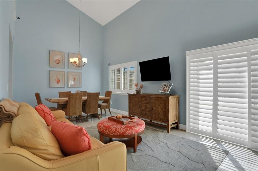 For Sale: $440,000 (2 beds, 2 baths, 1270 Square Feet)
