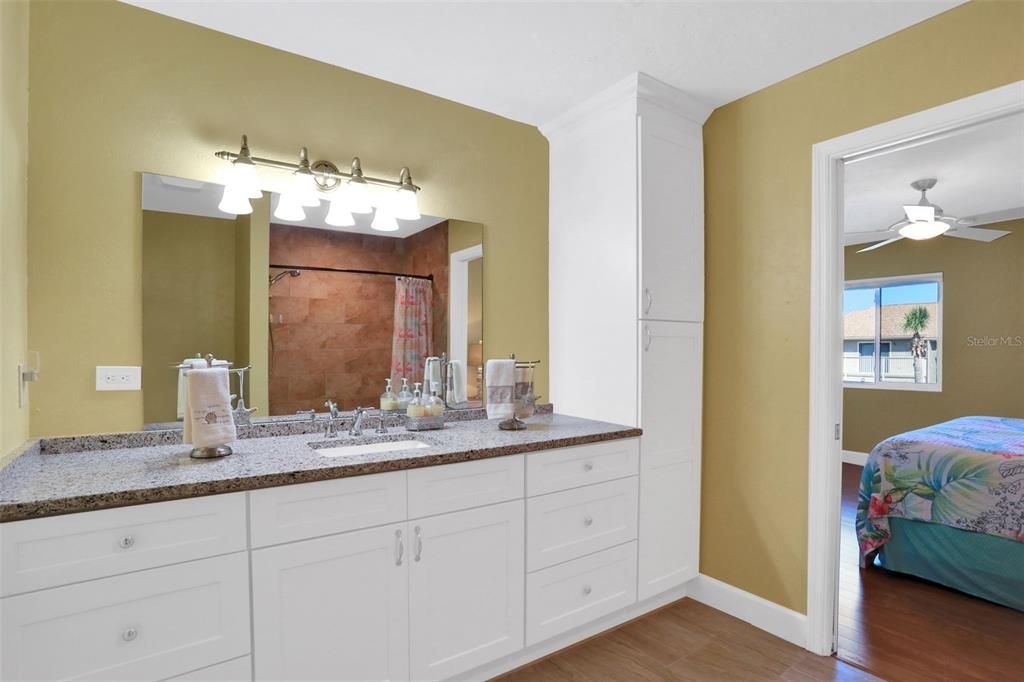 For Sale: $440,000 (2 beds, 2 baths, 1270 Square Feet)