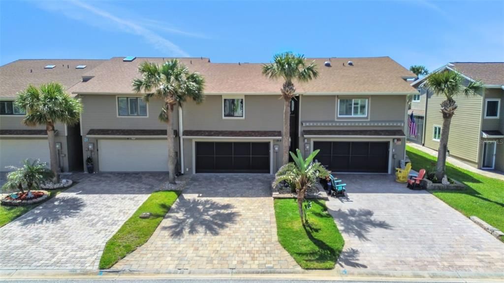 For Sale: $440,000 (2 beds, 2 baths, 1270 Square Feet)