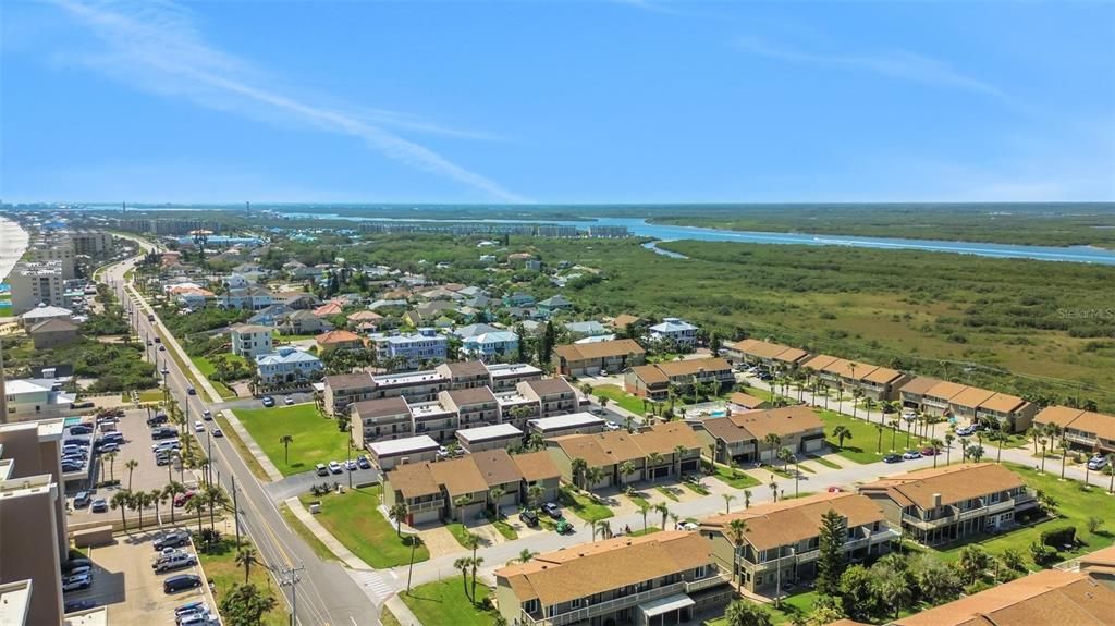 For Sale: $440,000 (2 beds, 2 baths, 1270 Square Feet)