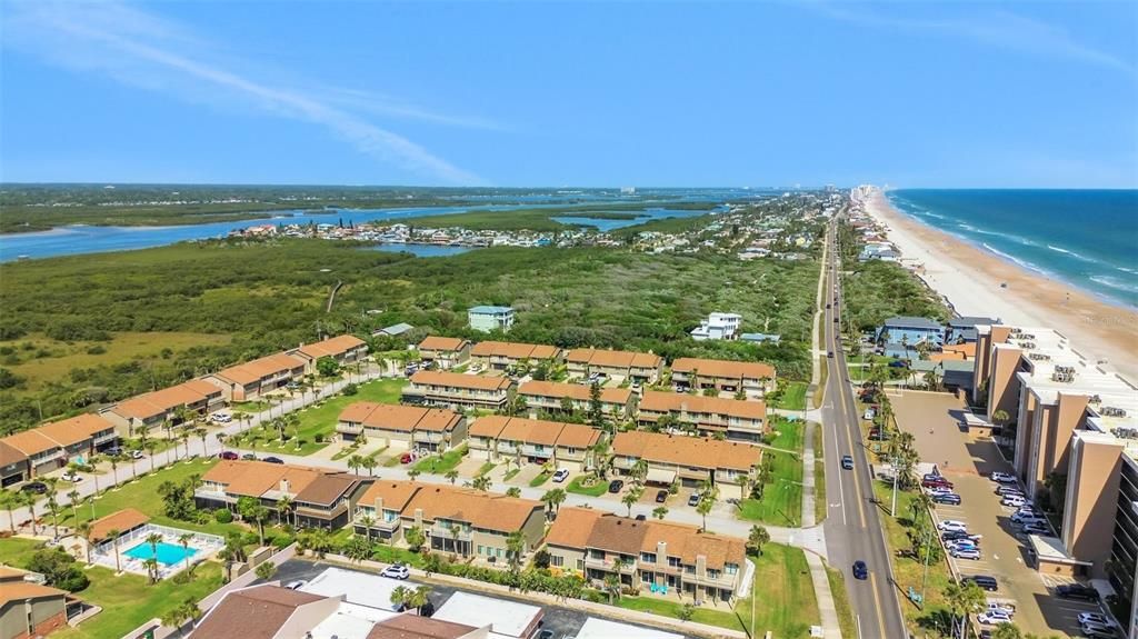 For Sale: $440,000 (2 beds, 2 baths, 1270 Square Feet)