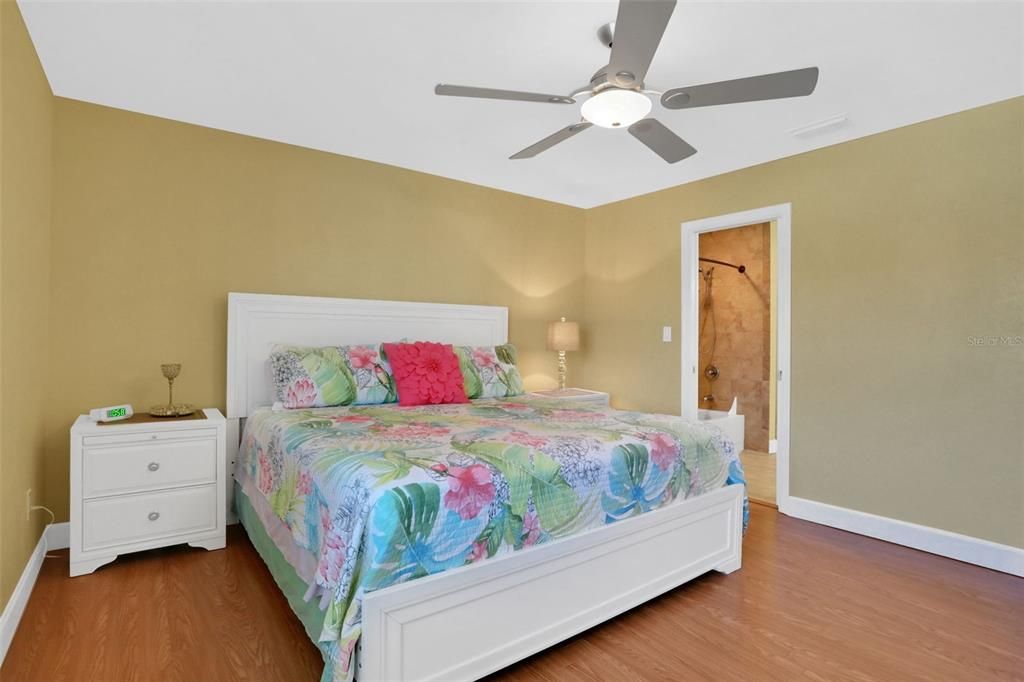 For Sale: $440,000 (2 beds, 2 baths, 1270 Square Feet)
