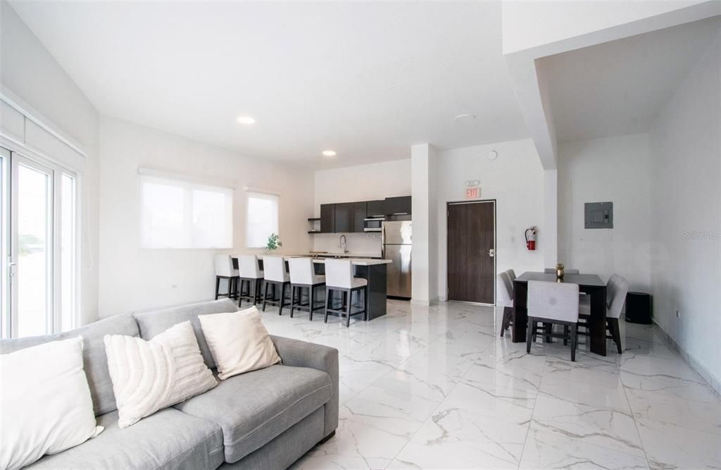 待售: $1,021,150 (3 贝兹, 3 浴室, 1571 平方英尺)