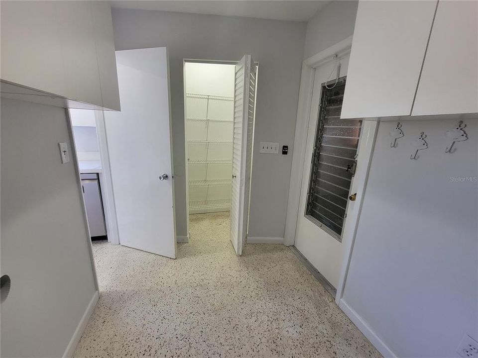 Под контрактом: $499,000 (3 спален, 2 ванн, 1995 Квадратных фут)