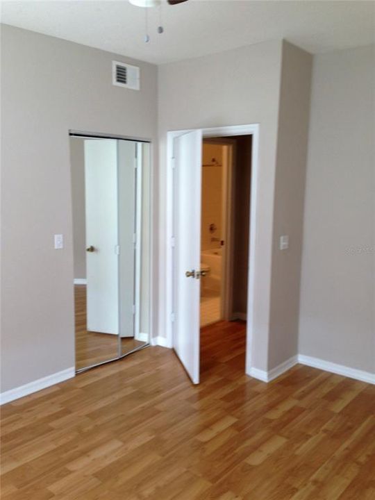 出租: $1,400 (1 贝兹, 1 浴室, 813 平方英尺)