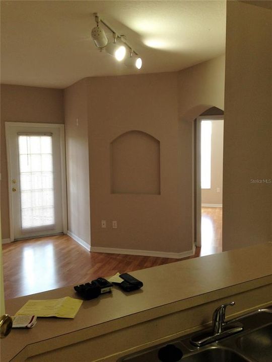 出租: $1,400 (1 贝兹, 1 浴室, 813 平方英尺)