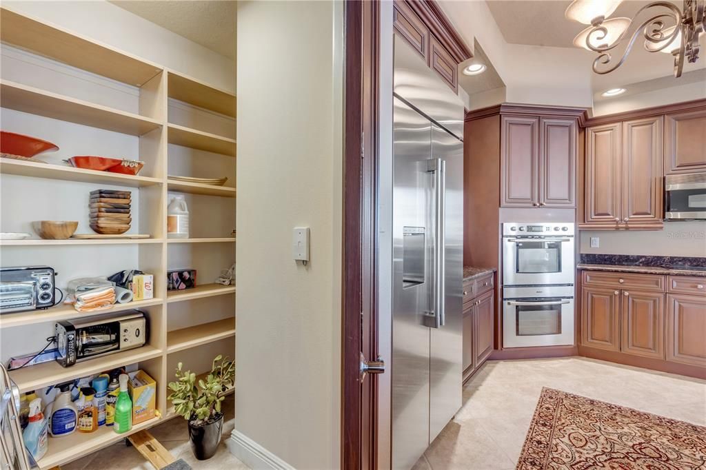 En Venta: $925,000 (3 camas, 3 baños, 2486 Pies cuadrados)