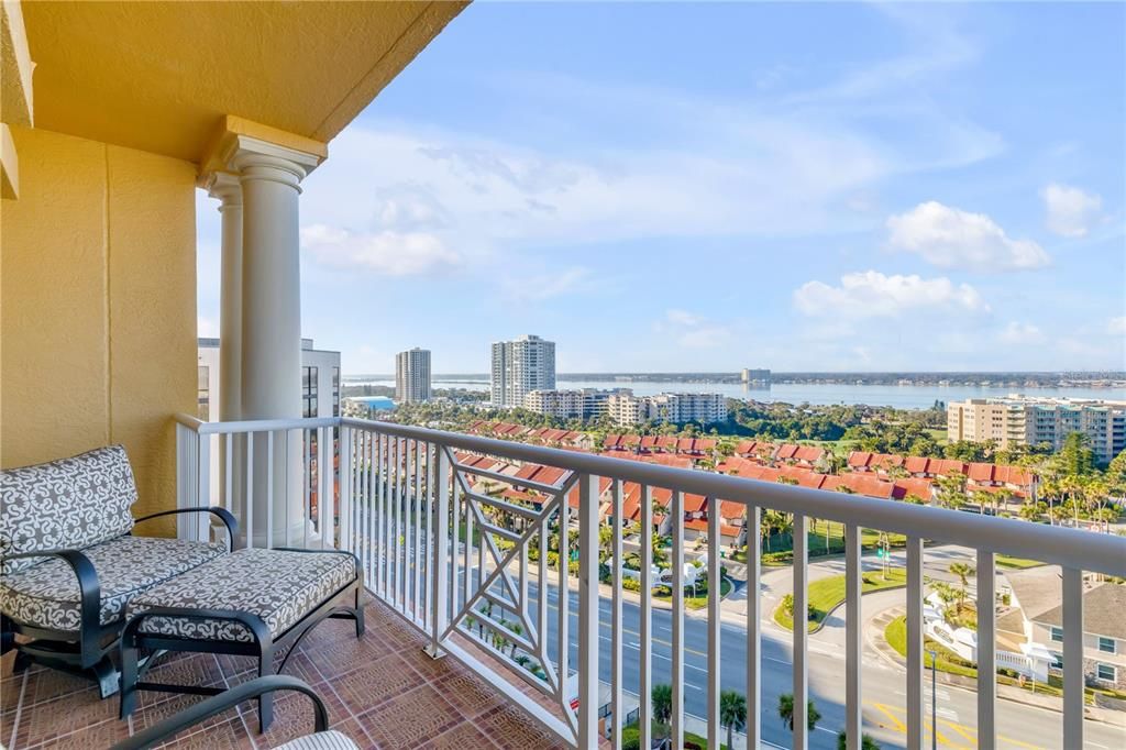 En Venta: $925,000 (3 camas, 3 baños, 2486 Pies cuadrados)