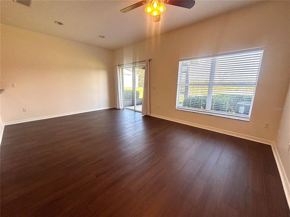 出租: $1,949 (2 贝兹, 2 浴室, 1152 平方英尺)