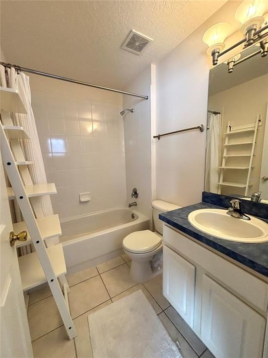 出租: $1,949 (2 贝兹, 2 浴室, 1152 平方英尺)