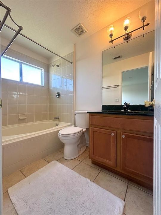 出租: $1,949 (2 贝兹, 2 浴室, 1152 平方英尺)