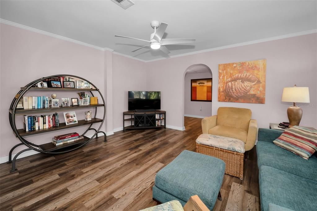 На продажу: $749,000 (3 спален, 2 ванн, 1430 Квадратных фут)