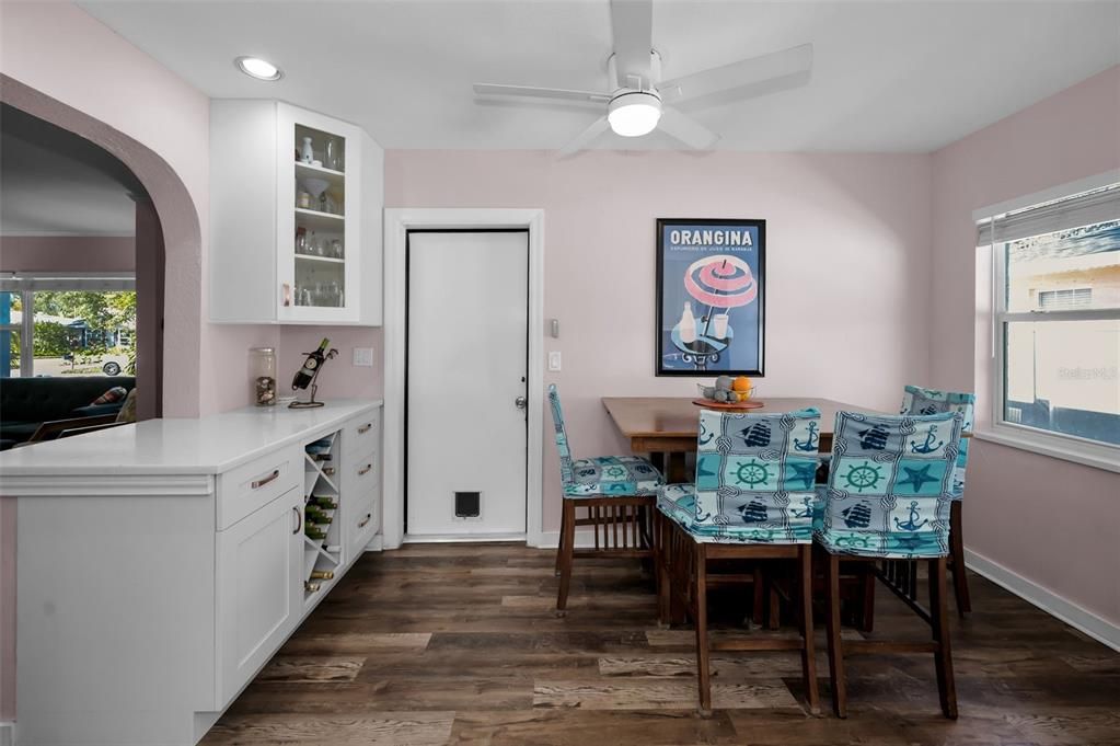 На продажу: $749,000 (3 спален, 2 ванн, 1430 Квадратных фут)