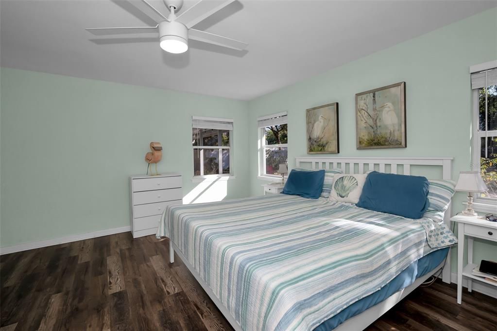 На продажу: $749,000 (3 спален, 2 ванн, 1430 Квадратных фут)