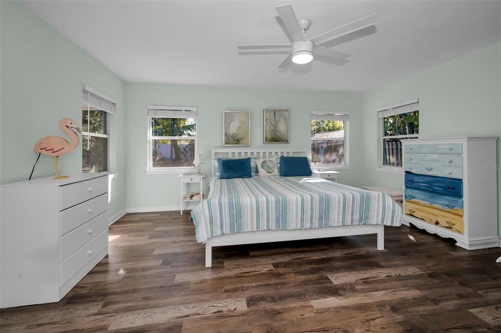 На продажу: $749,000 (3 спален, 2 ванн, 1430 Квадратных фут)