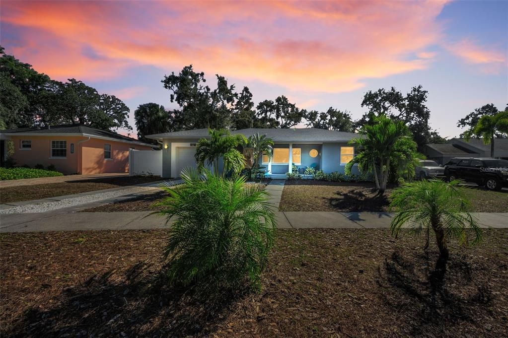 На продажу: $749,000 (3 спален, 2 ванн, 1430 Квадратных фут)