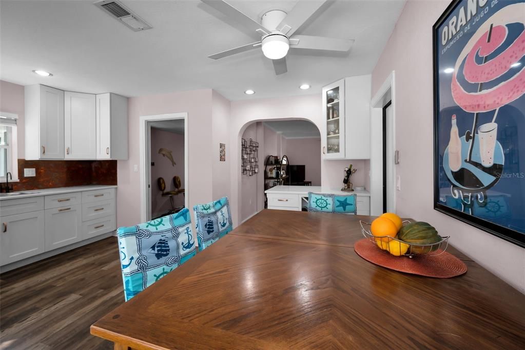 На продажу: $749,000 (3 спален, 2 ванн, 1430 Квадратных фут)