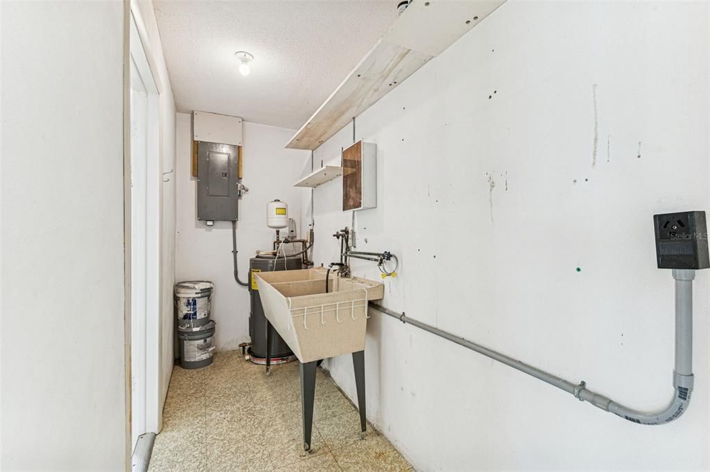 For Sale: $315,000 (3 beds, 2 baths, 1375 Square Feet)