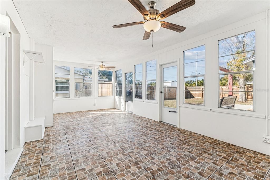 For Sale: $315,000 (3 beds, 2 baths, 1375 Square Feet)