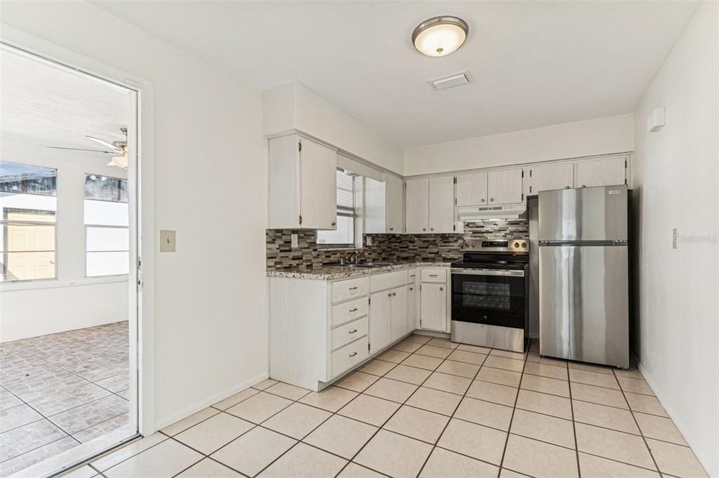 For Sale: $315,000 (3 beds, 2 baths, 1375 Square Feet)