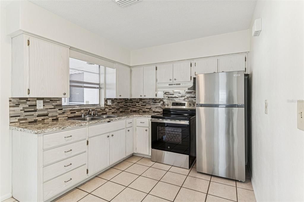For Sale: $315,000 (3 beds, 2 baths, 1375 Square Feet)