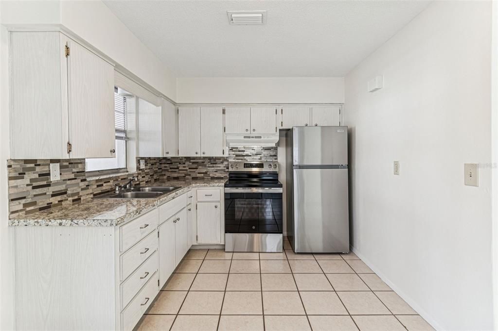 For Sale: $315,000 (3 beds, 2 baths, 1375 Square Feet)