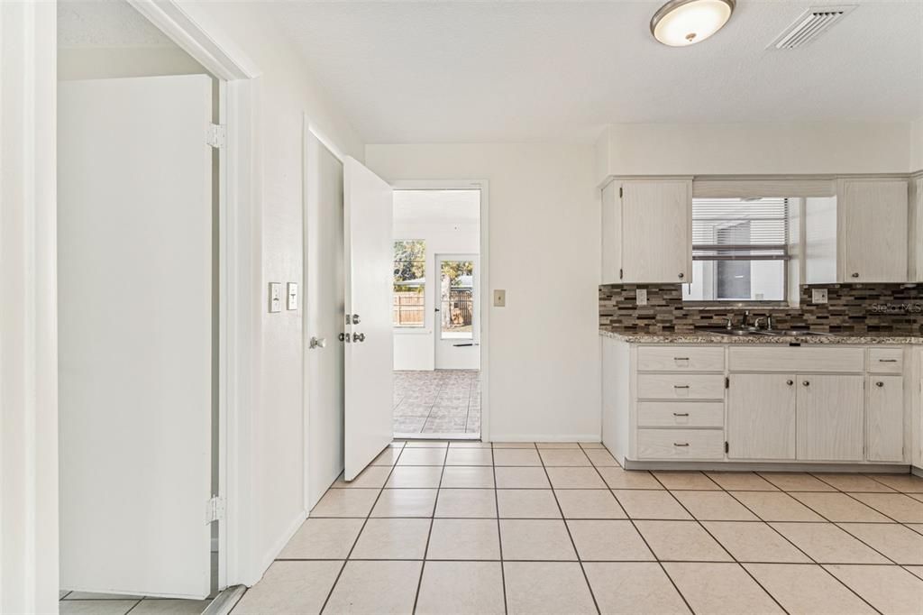 For Sale: $315,000 (3 beds, 2 baths, 1375 Square Feet)