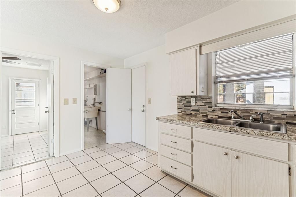 For Sale: $315,000 (3 beds, 2 baths, 1375 Square Feet)