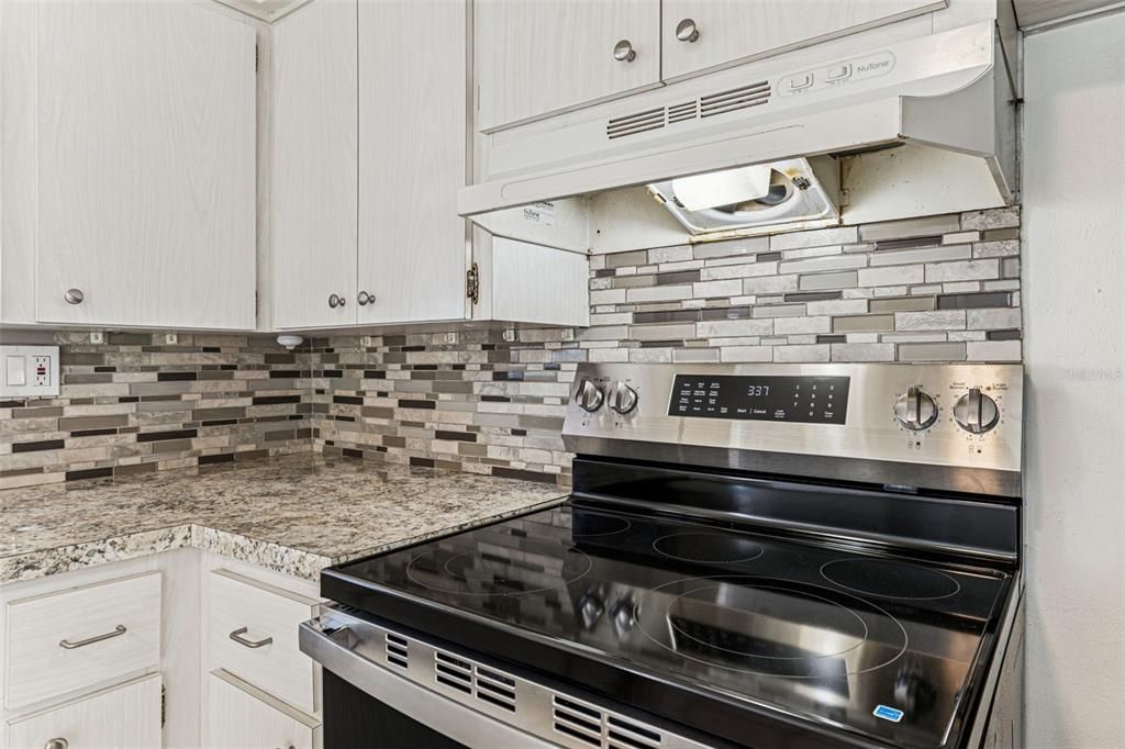 For Sale: $315,000 (3 beds, 2 baths, 1375 Square Feet)