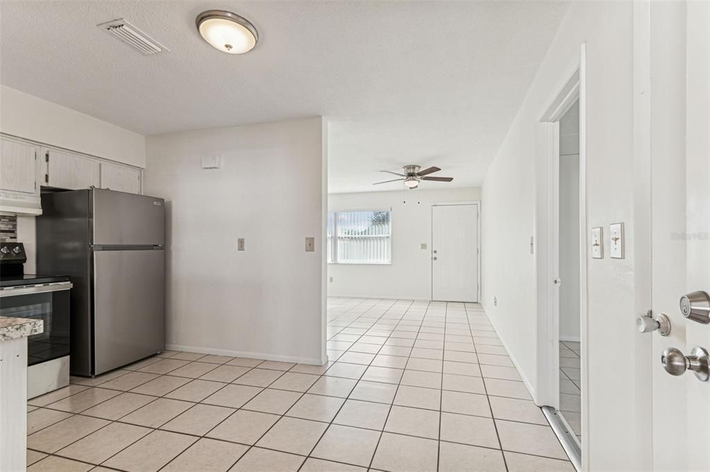 For Sale: $315,000 (3 beds, 2 baths, 1375 Square Feet)