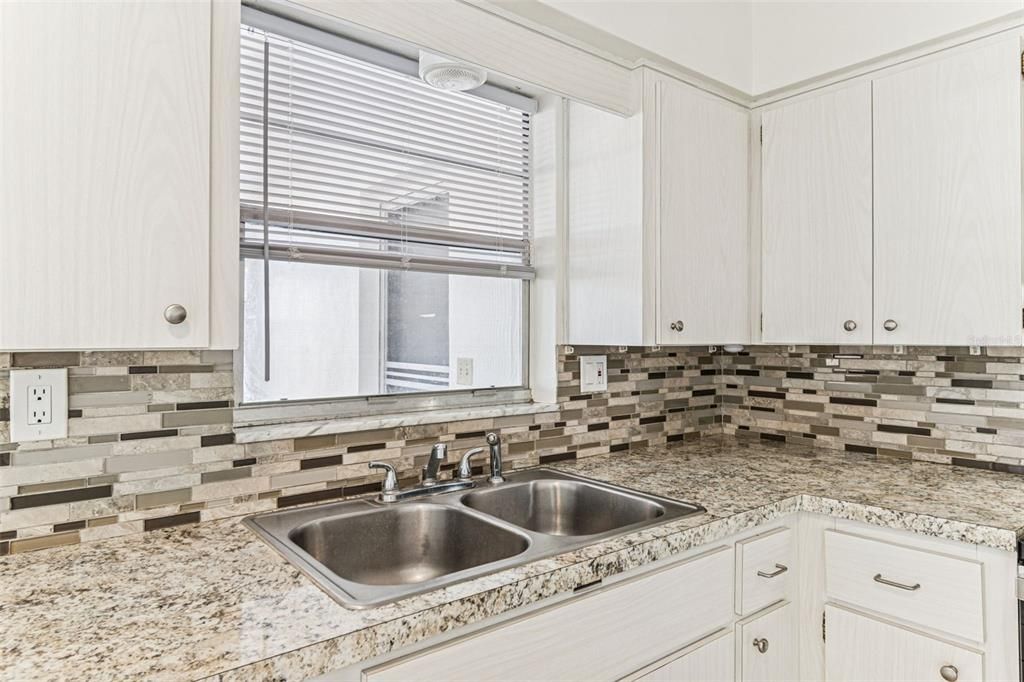 For Sale: $315,000 (3 beds, 2 baths, 1375 Square Feet)