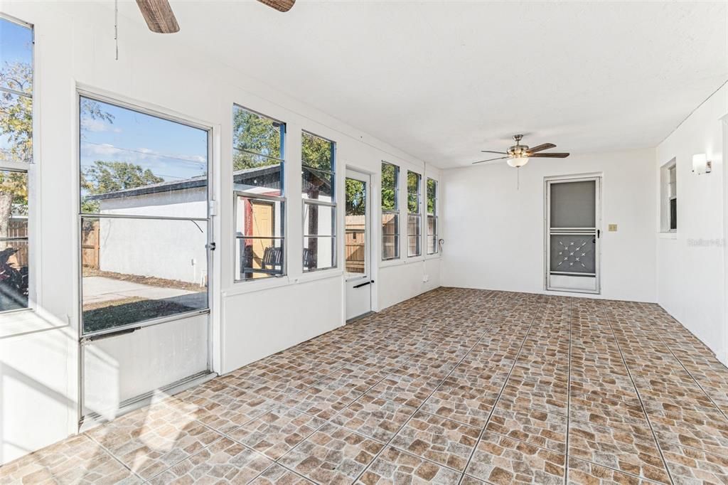 For Sale: $315,000 (3 beds, 2 baths, 1375 Square Feet)