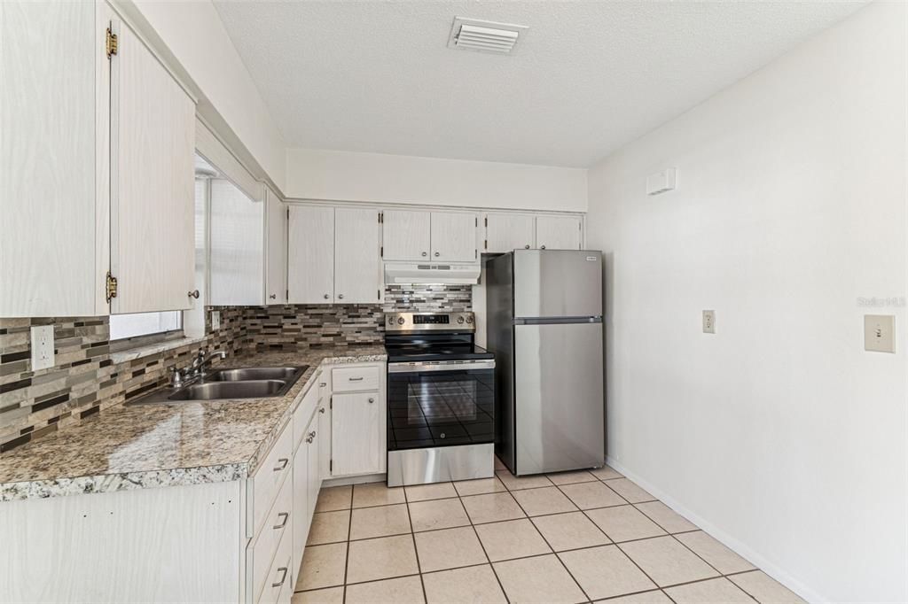 For Sale: $315,000 (3 beds, 2 baths, 1375 Square Feet)