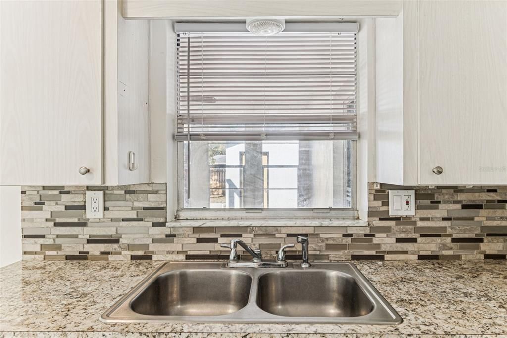 For Sale: $315,000 (3 beds, 2 baths, 1375 Square Feet)