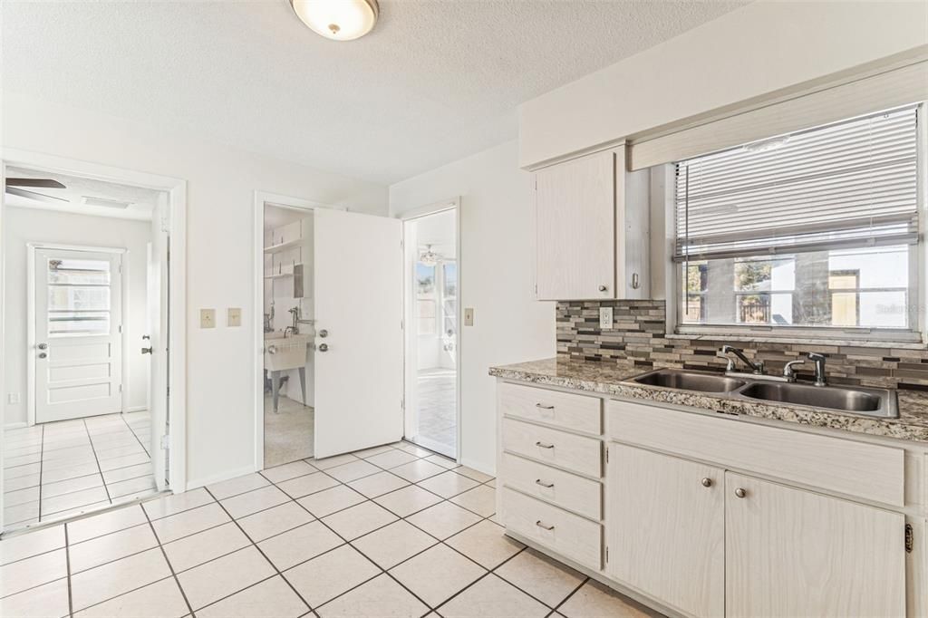 For Sale: $315,000 (3 beds, 2 baths, 1375 Square Feet)