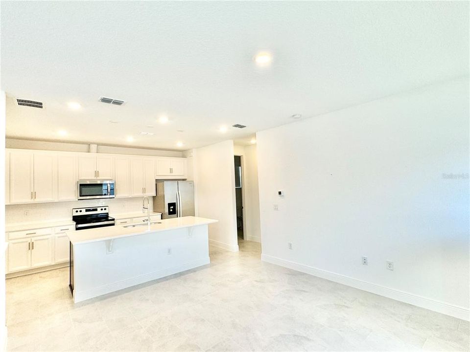 出租: $2,000 (1 贝兹, 1 浴室, 910 平方英尺)